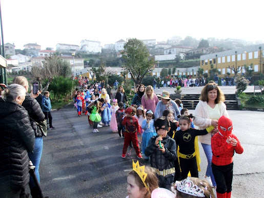 Tinham sido adiados em Castelo de Paiva. Agrupamentos Escolares promoveram Desfiles de Carnaval na Sexta-Feira