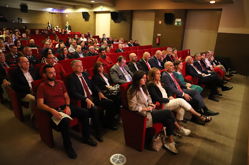 Marinha Grande | SESSÃO DA ASSEMBLEIA MUNICIPAL EVOCOU 50 ANOS DO 25 DE ABRIL
