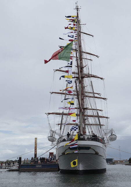 Câmara de Aveiro saúda a Marinha Portuguesa com espetáculo de fogo de artifício, este sábado na envolvente ao NRP Sagres; Câmara Municipal oferece viagem a 20 cidadãos na Caravela Vera Cruz