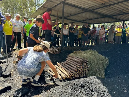 Marinha Grande | MAIS DE 150 PESSOAS CAMINHARAM PELA TRADIÇÃO DA ROTA DAS CARVOEIRAS