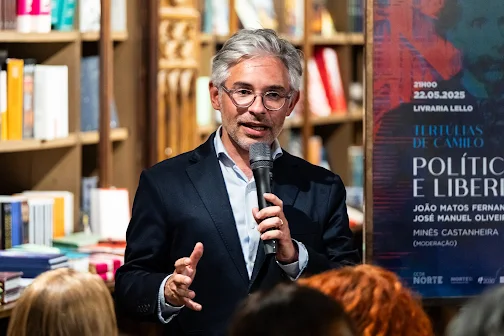 Livraria Lello com casa cheia na primeira tertúlia de Camilo Castelo Branco
