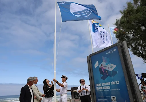 Hasteadas outras três bandeiras. Praia da Tocha distinguida há 35 anos com a Bandeira Azul