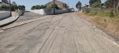 Marinha Grande | OBRAS DE PAVIMENTAÇÃO NA RUA DO CASAL D’ANJA EM VIEIRA DE LEIRIA