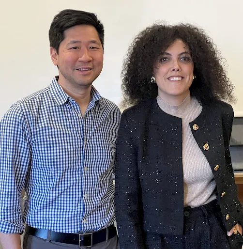 Células que protegem o cérebro respondem de forma distinta a lesões em diferentes idades