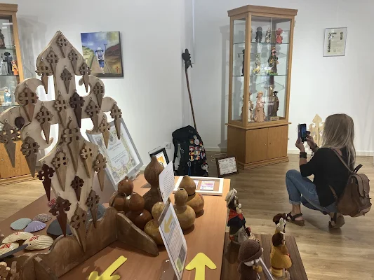 Exposição no Turismo de Leiria revela experiências do Caminho de Santiago