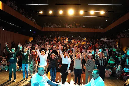 Águeda recebe arranque das Idolíadas com casa cheia e nove municípios em palco. O maior concurso artístico sénior do país começou em Águeda com energia e participação recorde