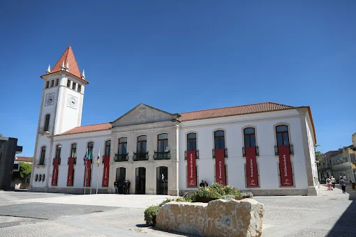 Sessão decorre a partir das 17h00, no Salão Nobre dos Paços do Concelho. José Ribau Esteves fala do papel as autarquias na sessão solene do 25 de Abril