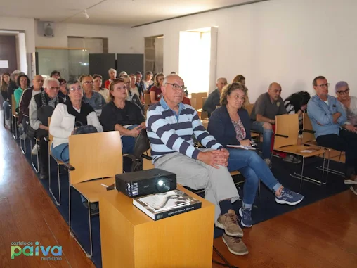 Sobre o estatuto de artesão e unidade produtiva artesanal. Município de Castelo de Paiva promoveu Sessão de Esclarecimento para Artesãos
