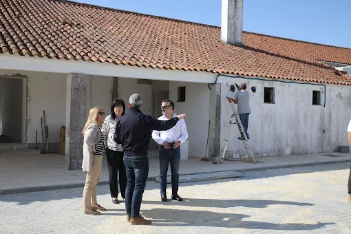 Cantanhede | Obra avança bom ritmo. Presidente da Câmara acompanha intervenção que dará lugar a novo jardim de infância na Póvoa da Lomba