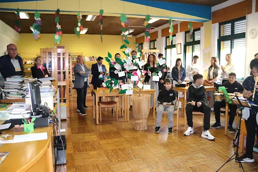 UM TESTEMUNHO PARA A PRESERVAÇÃO DO PATRIMÓNIO. ALUNOS DO COUTO MINEIRO DEIXAM MENSAGEM GUARDADA ATÉ 2046 EM CASTELO DE PAIVA