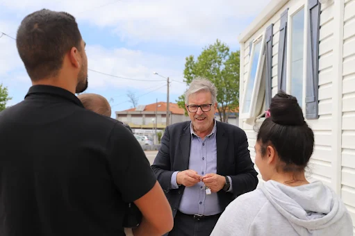 ENTREGA FORMAL DAS CHAVES PARA ALOJAMENTO TEMPORÁRIO NA MARINHA GRANDE
