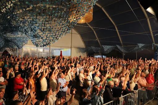 FESTA DA SARDINHA ENCHEU O LARGO DOS PESCADORES NA PRAIA DA VIEIRA