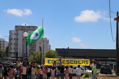 Marinha Grande | ESCOLA JOÃO BEARE HASTEIA BANDEIRA ECO-ESCOLAS