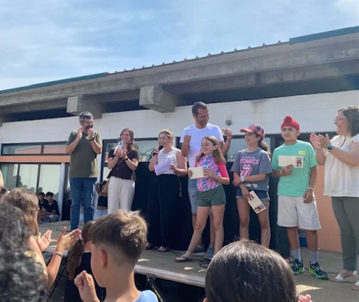 CONCURSO LITERÁRIO DA ESCOLA BÁSICA GUILHERME STEPHENS PREMEIA ALUNOS EM FESTA DE FINAL DE ANO