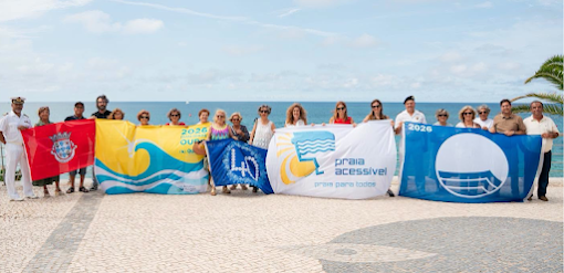 PRAIAS DO CONCELHO DE SILVES VOLTAM A SER DISTINGUIDAS COM BANDEIRA AZUL, PRAIA ACESSÍVEL E QUALIDADE DE OURO