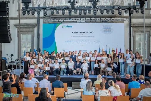 APOIO A 92 ESTUDANTES PAIVENSES. ENTREGA DE BOLSAS DE ESTUDO DO ENSINO SUPERIOR MARCA INVESTIMENTO CONTÍNUO NA EDUCAÇÃO