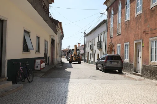 Intervenção ascende os 490 mil euros. Iniciaram as obras em duas ruas na Póvoa da Lomba, em Cantanhede